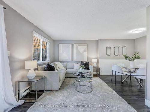 26-2651 Aquitaine Ave, Mississauga, ON - Indoor Photo Showing Living Room