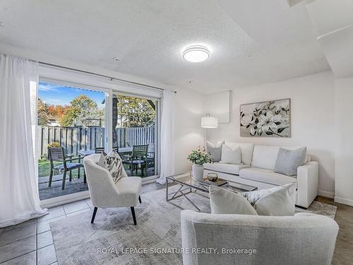 26-2651 Aquitaine Ave, Mississauga, ON - Indoor Photo Showing Living Room