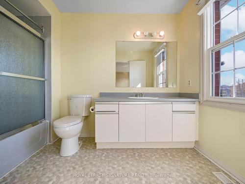 89 Stornwood Crt, Brampton, ON - Indoor Photo Showing Bathroom