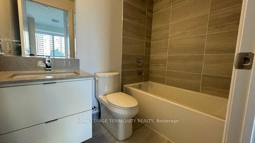 501-30 Elm Dr E, Mississauga, ON - Indoor Photo Showing Bathroom