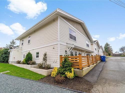 633 Beach Rd, Qualicum Beach, BC - Outdoor