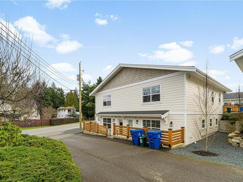 633 Beach Rd, Qualicum Beach, BC - Outdoor With Exterior