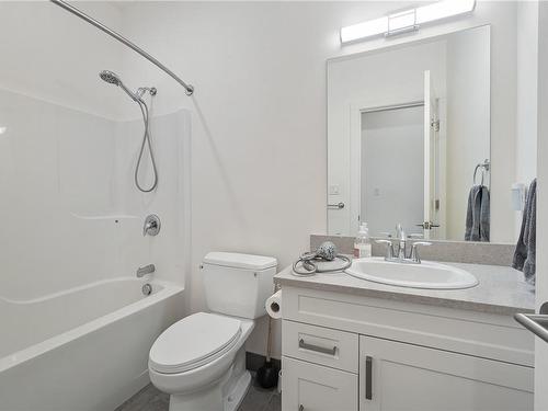 633 Beach Rd, Qualicum Beach, BC - Indoor Photo Showing Bathroom