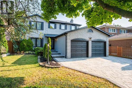 1493 Queensbury Crescent, Oakville, ON - Outdoor With Facade