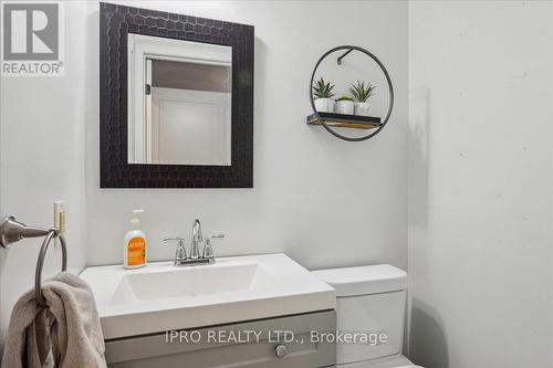 1493 Queensbury Crescent, Oakville, ON -  Photo Showing Bathroom