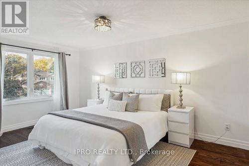 1493 Queensbury Crescent, Oakville, ON - Indoor Photo Showing Bedroom