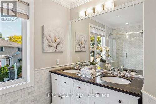 1493 Queensbury Crescent, Oakville, ON - Indoor Photo Showing Bathroom