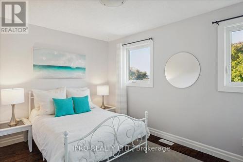 1493 Queensbury Crescent, Oakville, ON - Indoor Photo Showing Bedroom