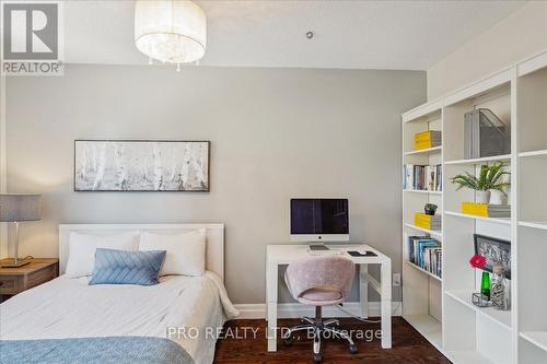 1493 Queensbury Crescent, Oakville, ON - Indoor Photo Showing Bedroom