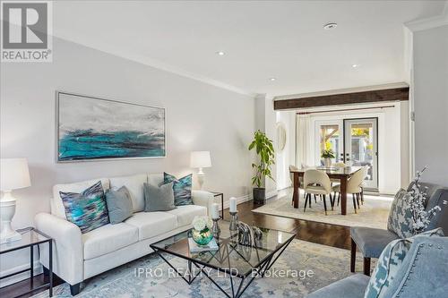 1493 Queensbury Crescent, Oakville, ON - Indoor Photo Showing Living Room