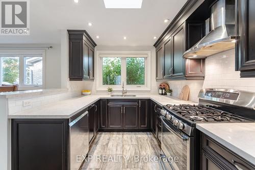 853 Willow Avenue, Milton, ON - Indoor Photo Showing Kitchen With Upgraded Kitchen