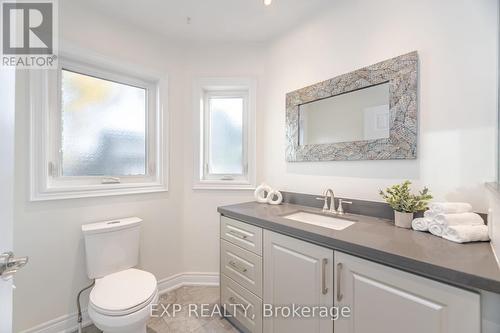 853 Willow Avenue, Milton, ON - Indoor Photo Showing Bathroom