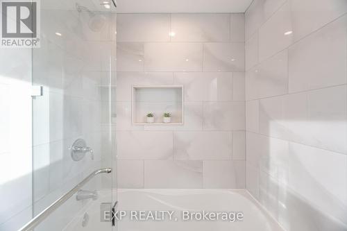 853 Willow Avenue, Milton, ON - Indoor Photo Showing Bathroom