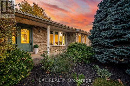 853 Willow Avenue, Milton, ON - Outdoor