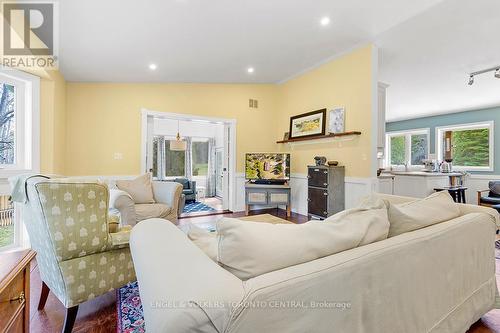 123 Valley Ridge Road, Grey Highlands, ON - Indoor Photo Showing Living Room