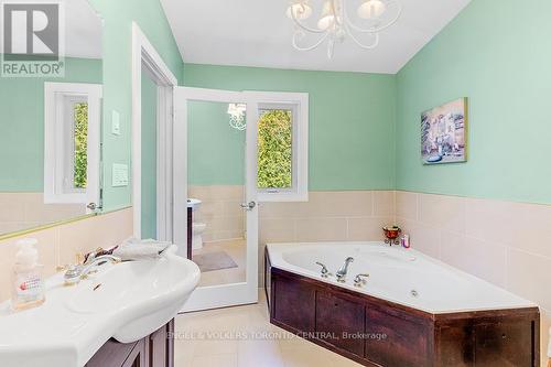 123 Valley Ridge Road, Grey Highlands, ON - Indoor Photo Showing Bathroom