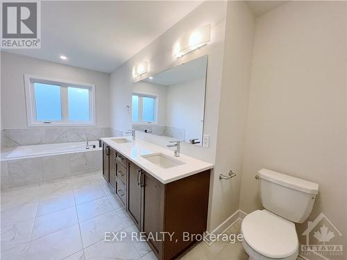 554 Tenor Ridge, Ottawa, ON - Indoor Photo Showing Bathroom