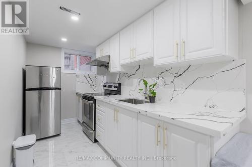 66 Valdez Court, Oshawa, ON - Indoor Photo Showing Kitchen