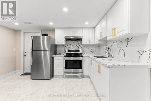 66 Valdez Court, Oshawa, ON - Indoor Photo Showing Kitchen