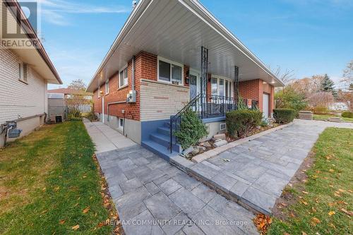 66 Valdez Court, Oshawa, ON - Outdoor