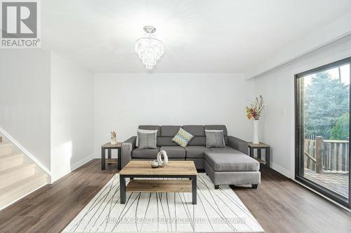 98 Simmons Boulevard, Brampton, ON - Indoor Photo Showing Living Room