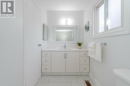 98 Simmons Boulevard, Brampton, ON - Indoor Photo Showing Bathroom