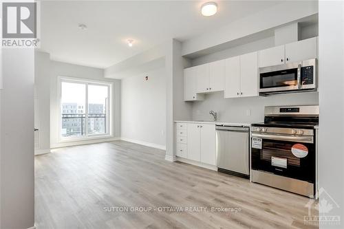 512 - 397 Codd'S Road, Ottawa, ON - Indoor Photo Showing Kitchen