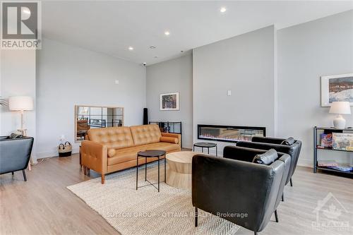 512 - 397 Codd'S Road, Ottawa, ON - Indoor Photo Showing Living Room