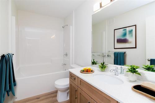 2 Saddle Creek Cove, Winnipeg, MB - Indoor Photo Showing Bathroom