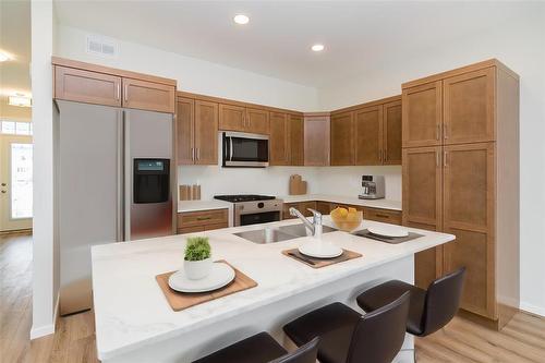 2 Saddle Creek Cove, Winnipeg, MB - Indoor Photo Showing Kitchen With Double Sink