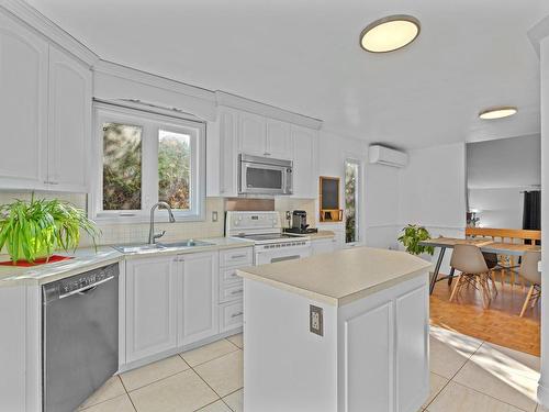 Cuisine - 1529 Rue Des Chênaies, Boisbriand, QC - Indoor Photo Showing Kitchen