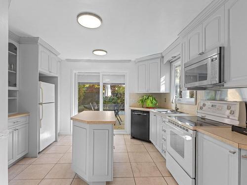 Cuisine - 1529 Rue Des Chênaies, Boisbriand, QC - Indoor Photo Showing Kitchen With Double Sink