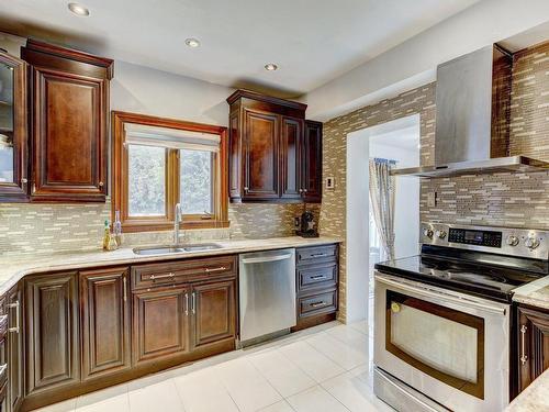 Kitchen - 397 Av. Glengarry, Mont-Royal, QC - Indoor Photo Showing Kitchen With Double Sink