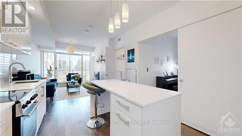 908 - 255 Bay Street, Ottawa, ON - Indoor Photo Showing Kitchen