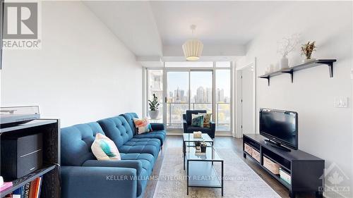 908 - 255 Bay Street, Ottawa, ON - Indoor Photo Showing Living Room