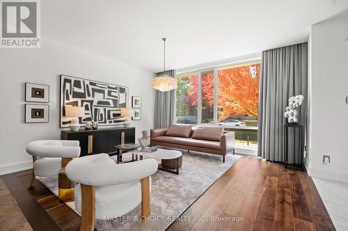 15 Fairmeadow Avenue, Toronto, ON - Indoor Photo Showing Living Room