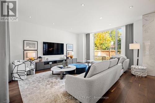 15 Fairmeadow Avenue, Toronto, ON - Indoor Photo Showing Living Room