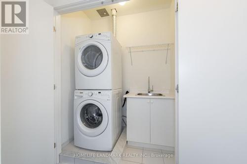 118 Genuine Lane, Richmond Hill, ON - Indoor Photo Showing Laundry Room