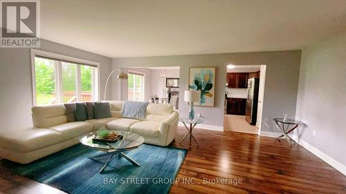 712 Dominion Road, Fort Erie, ON - Indoor Photo Showing Living Room