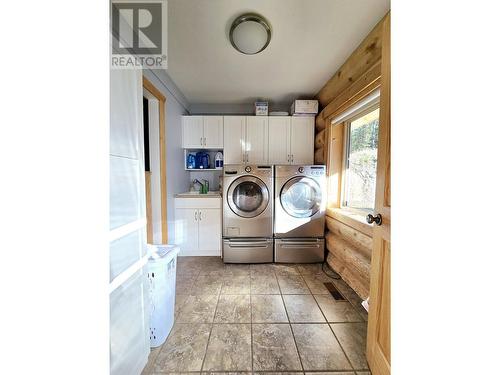 5373 Kallum Drive, 108 Mile Ranch, BC - Indoor Photo Showing Laundry Room