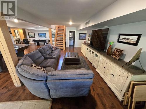 5373 Kallum Drive, 108 Mile Ranch, BC - Indoor Photo Showing Living Room