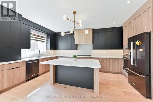 127 Greenwood Road, Whitchurch-Stouffville, ON - Indoor Photo Showing Kitchen With Upgraded Kitchen