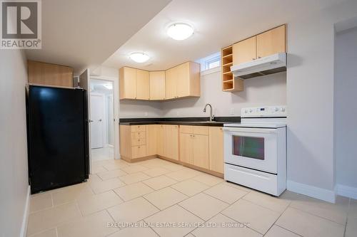 13 Fallstar Crescent, Brampton, ON - Indoor Photo Showing Kitchen