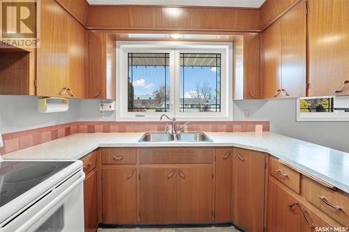 188 Salisbury Drive, Saskatoon, SK - Indoor Photo Showing Kitchen With Double Sink