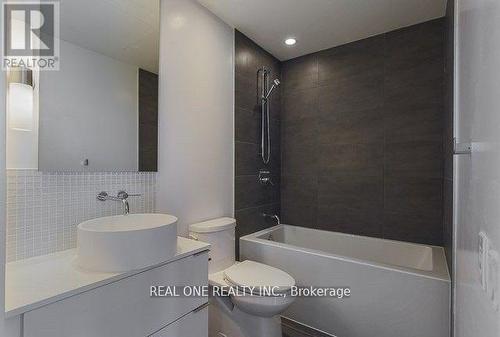 1906 - 185 Roehampton Avenue, Toronto, ON - Indoor Photo Showing Bathroom