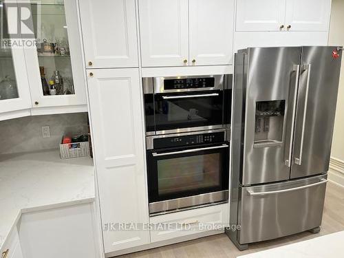 431 Paliser Crescent S, Richmond Hill, ON - Indoor Photo Showing Kitchen