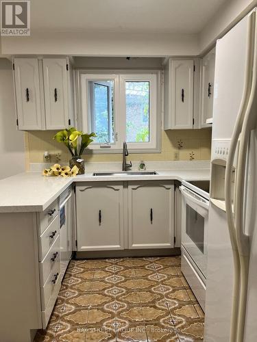 Upper - 1611 Lewes Way, Mississauga, ON - Indoor Photo Showing Kitchen