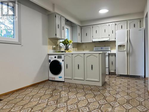 Upper - 1611 Lewes Way, Mississauga, ON - Indoor Photo Showing Kitchen