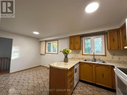 Upper - 1611 Lewes Way, Mississauga, ON - Indoor Photo Showing Kitchen With Double Sink