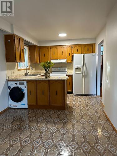 Upper - 1611 Lewes Way, Mississauga, ON - Indoor Photo Showing Kitchen